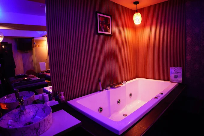  Spa in Najafgarh massage room